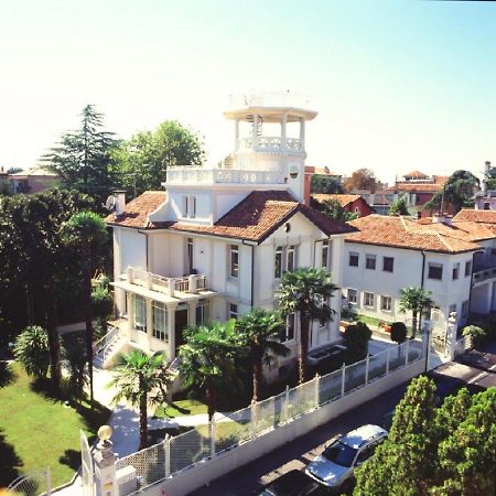 โรงแรมวิลลา เดลเล ปาลเม Lido di Venezia ภายนอก รูปภาพ