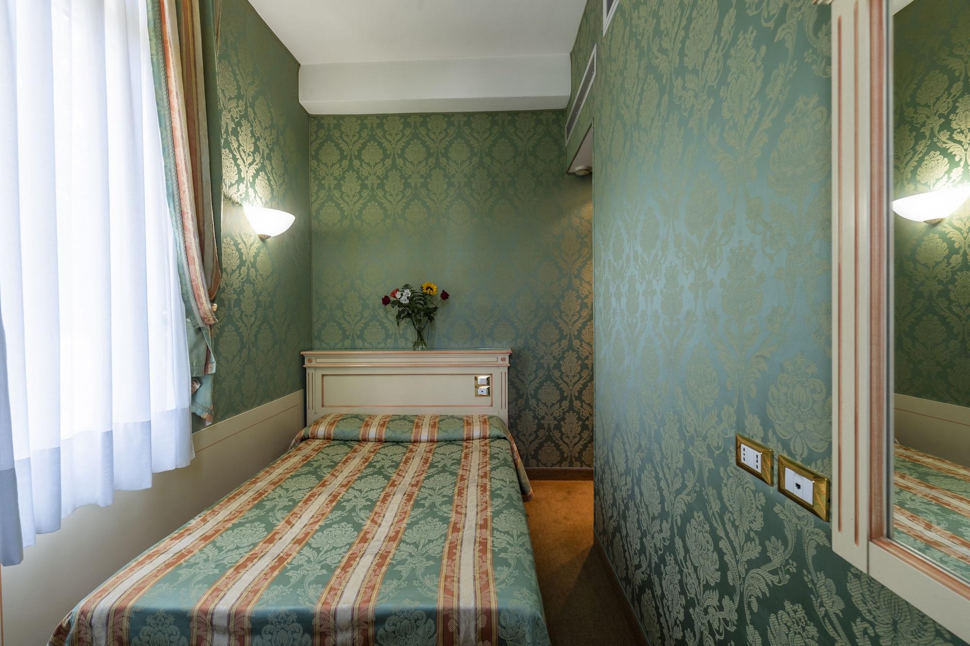 โรงแรมวิลลา เดลเล ปาลเม Lido di Venezia ภายนอก รูปภาพ