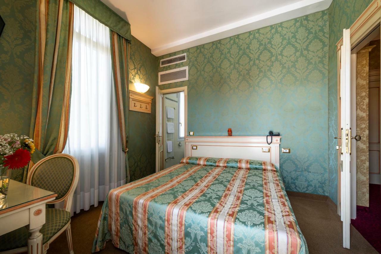 โรงแรมวิลลา เดลเล ปาลเม Lido di Venezia ภายนอก รูปภาพ